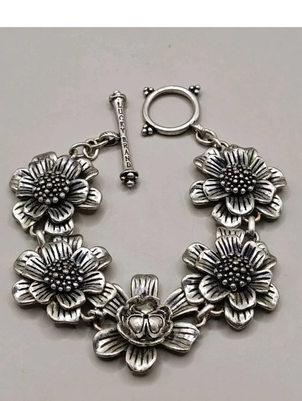 Lucky Brand Daisy Sunflower Links Toggle Bracelet Antiqued Silver Tone 3D Flower